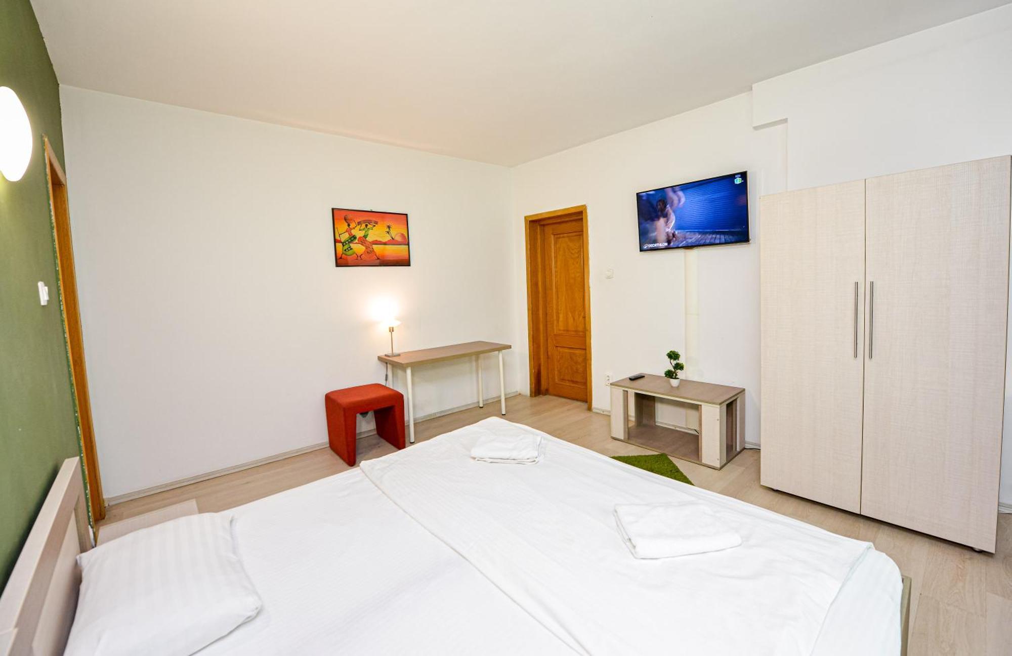 The Lincoln Suites - Central Shabbat Friendly Apartments Bucureşti Ngoại thất bức ảnh