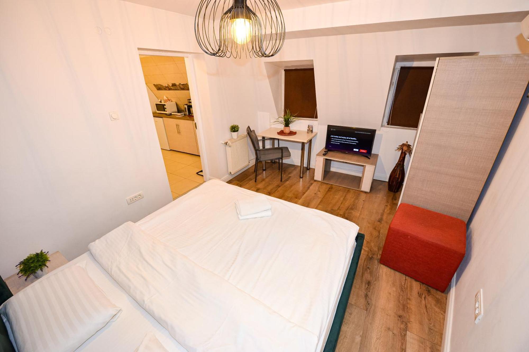 The Lincoln Suites - Central Shabbat Friendly Apartments Bucureşti Ngoại thất bức ảnh
