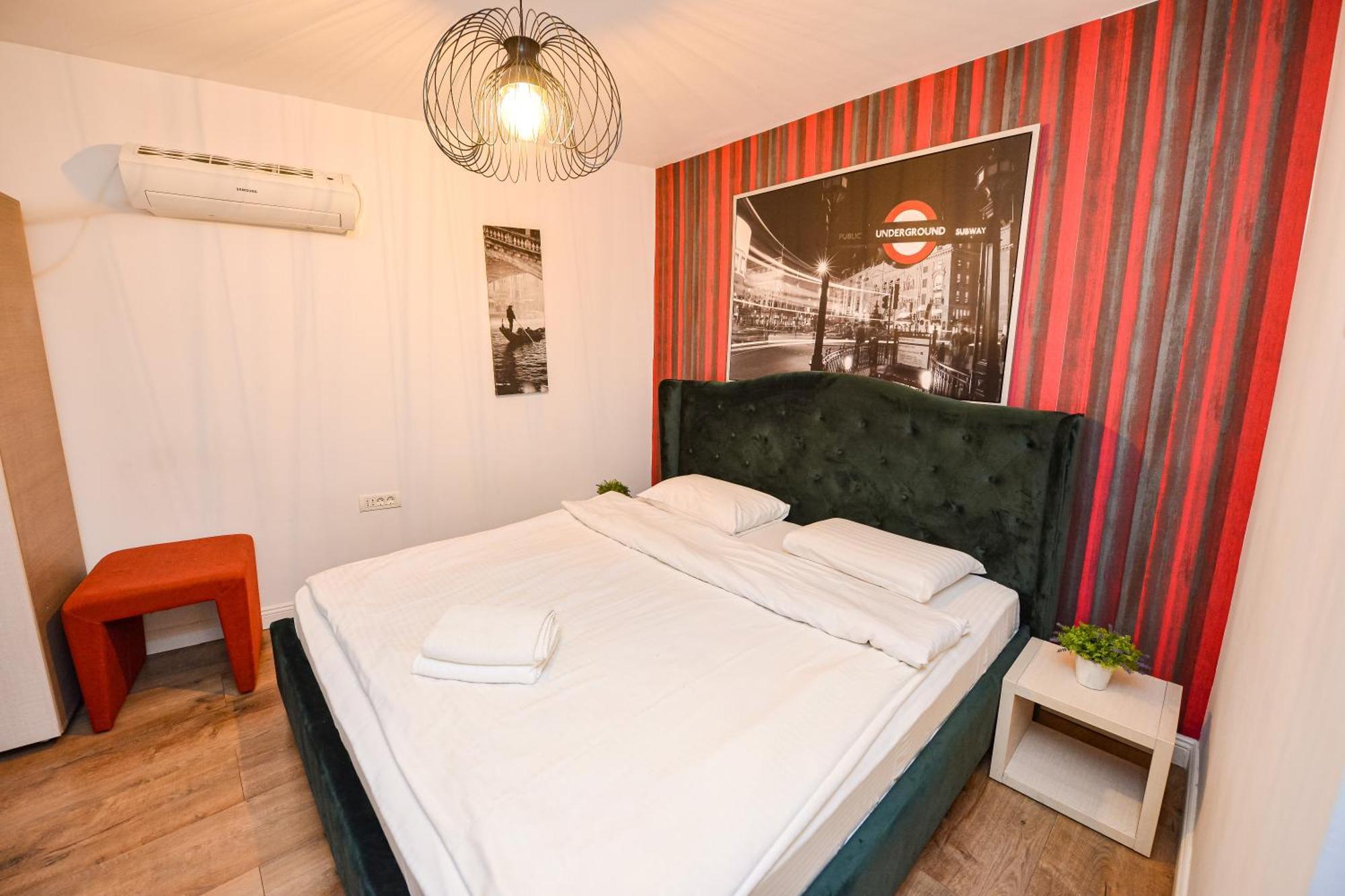 The Lincoln Suites - Central Shabbat Friendly Apartments Bucureşti Ngoại thất bức ảnh