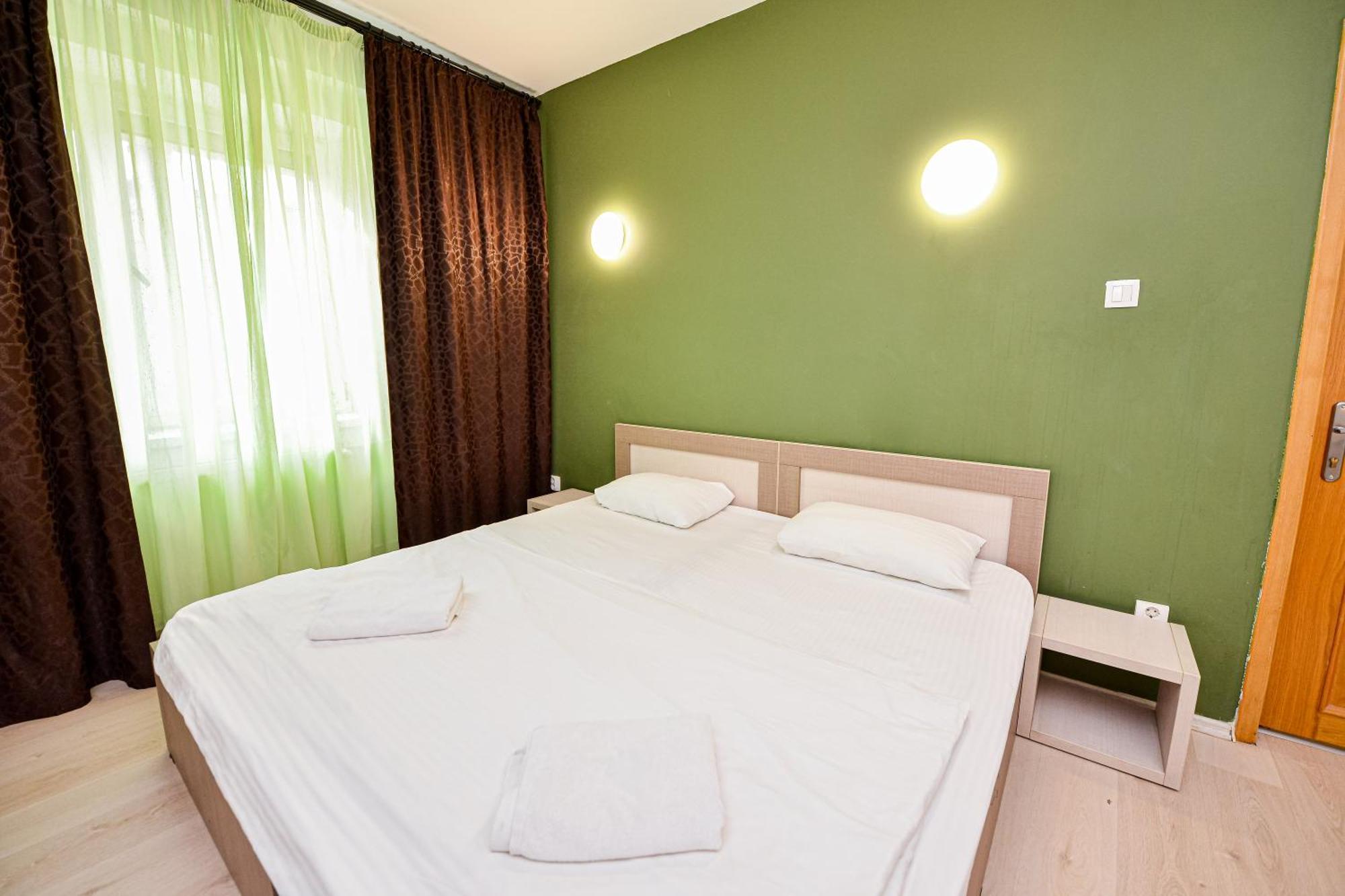 The Lincoln Suites - Central Shabbat Friendly Apartments Bucureşti Ngoại thất bức ảnh