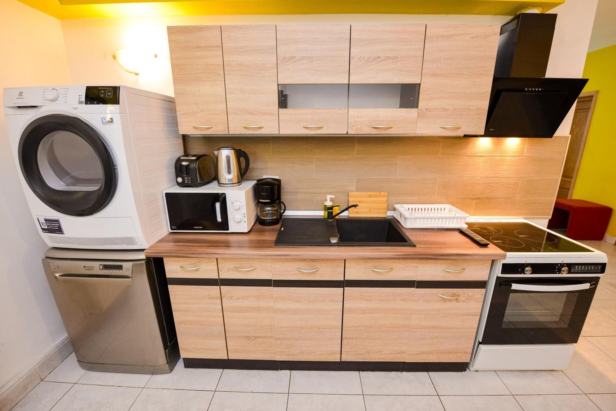 The Lincoln Suites - Central Shabbat Friendly Apartments Bucureşti Ngoại thất bức ảnh