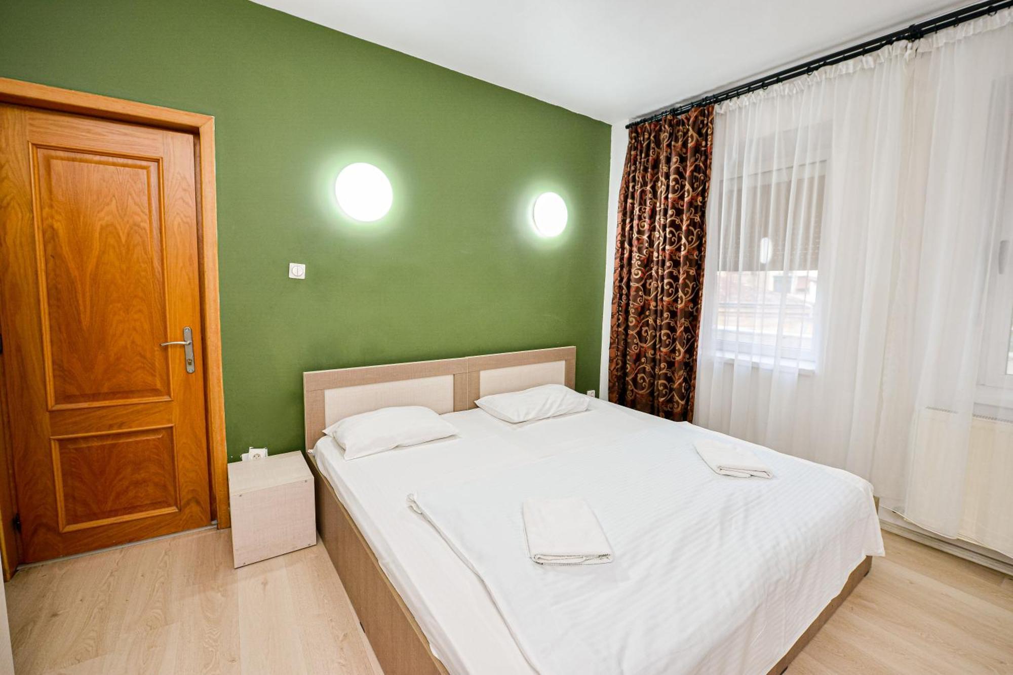 The Lincoln Suites - Central Shabbat Friendly Apartments Bucureşti Ngoại thất bức ảnh