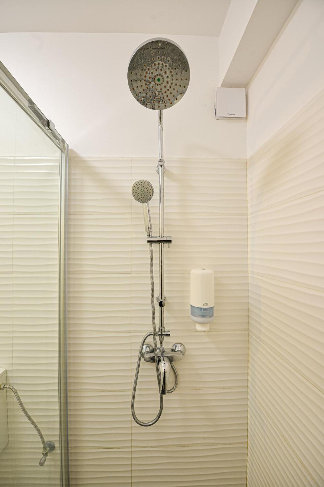 The Lincoln Suites - Central Shabbat Friendly Apartments Bucureşti Ngoại thất bức ảnh