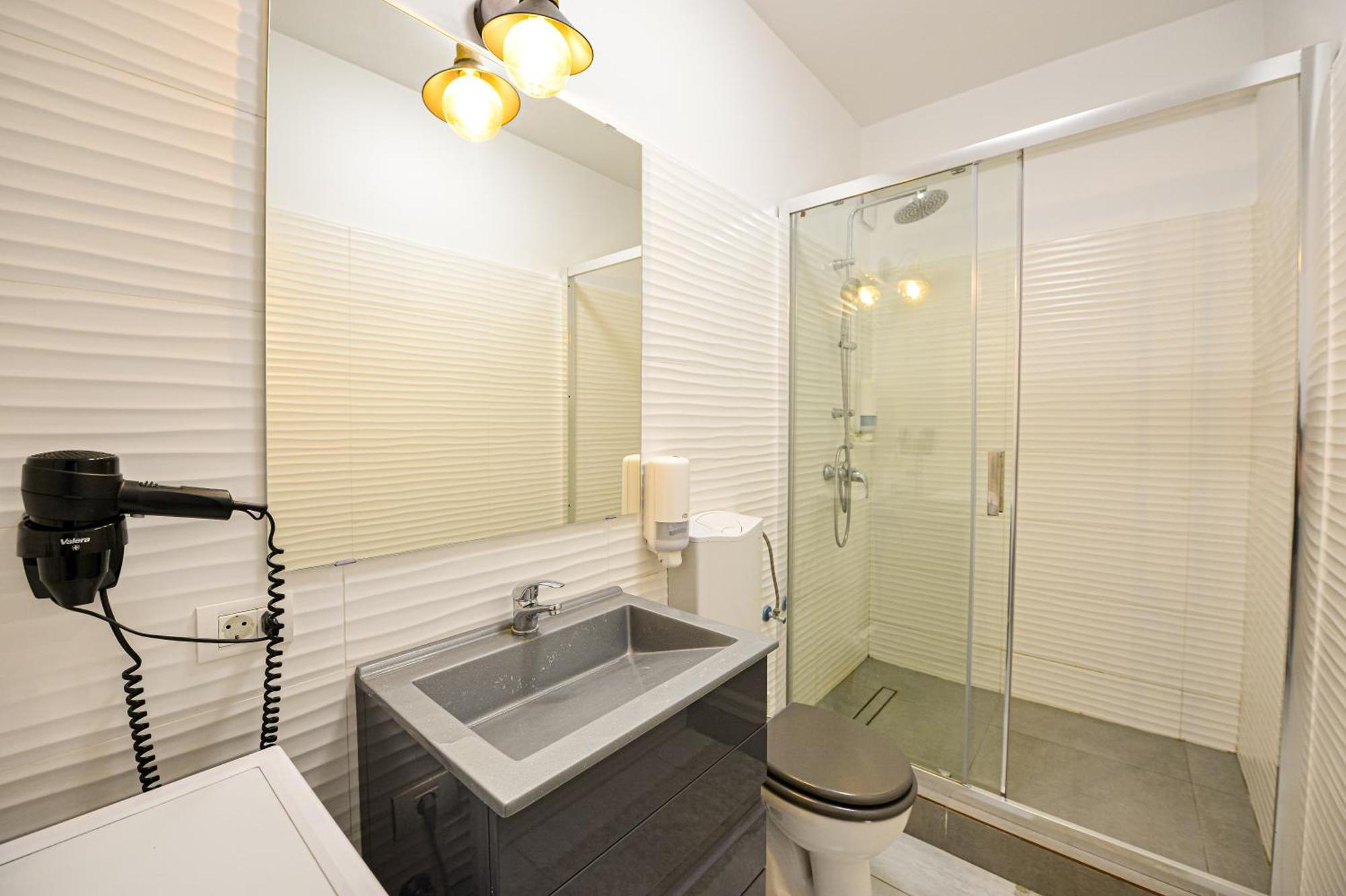 The Lincoln Suites - Central Shabbat Friendly Apartments Bucureşti Ngoại thất bức ảnh