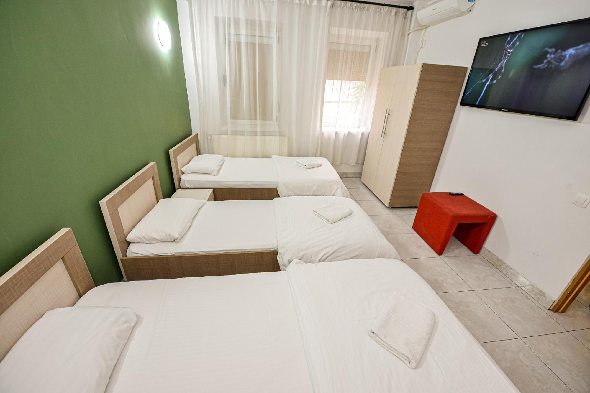 The Lincoln Suites - Central Shabbat Friendly Apartments Bucureşti Ngoại thất bức ảnh