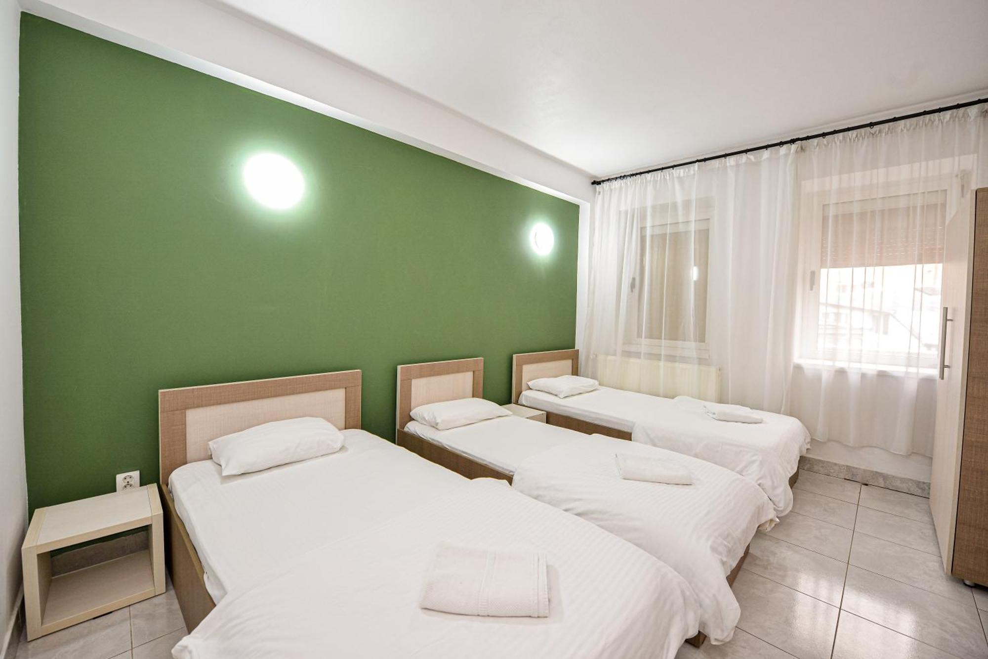 The Lincoln Suites - Central Shabbat Friendly Apartments Bucureşti Ngoại thất bức ảnh